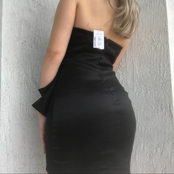 SOLD- Stunning strapless bodycon dress🌪 - Picture 2 of 4